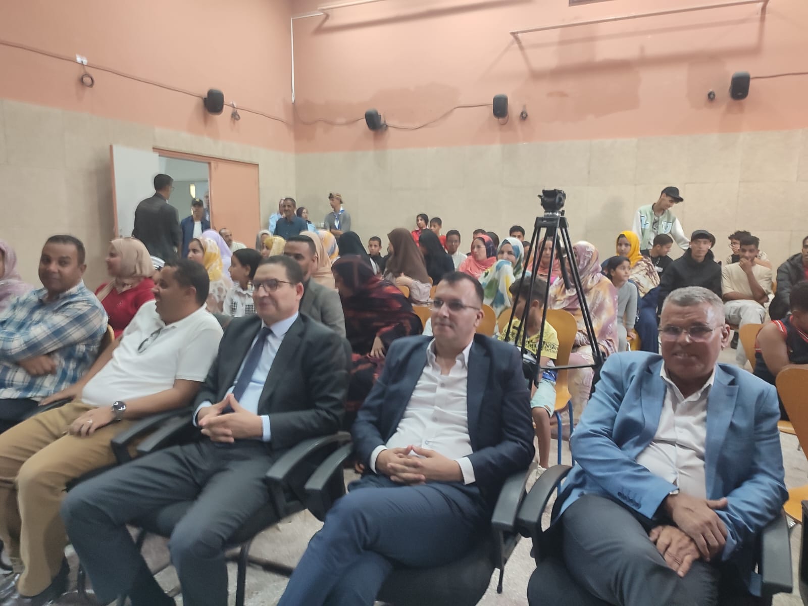 رئيس المجلس الإقليمي لبوجدور يترأس حفل اختتام فعاليات البرنامج الوطني للتخييم لموسم 2024′.