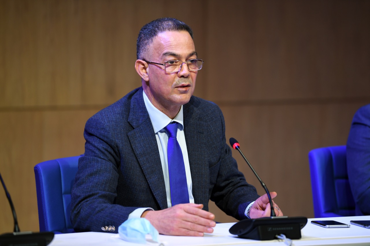 لقجع يؤكد ترسيخ اللغة الأمازيغية في وزارة الميزانية