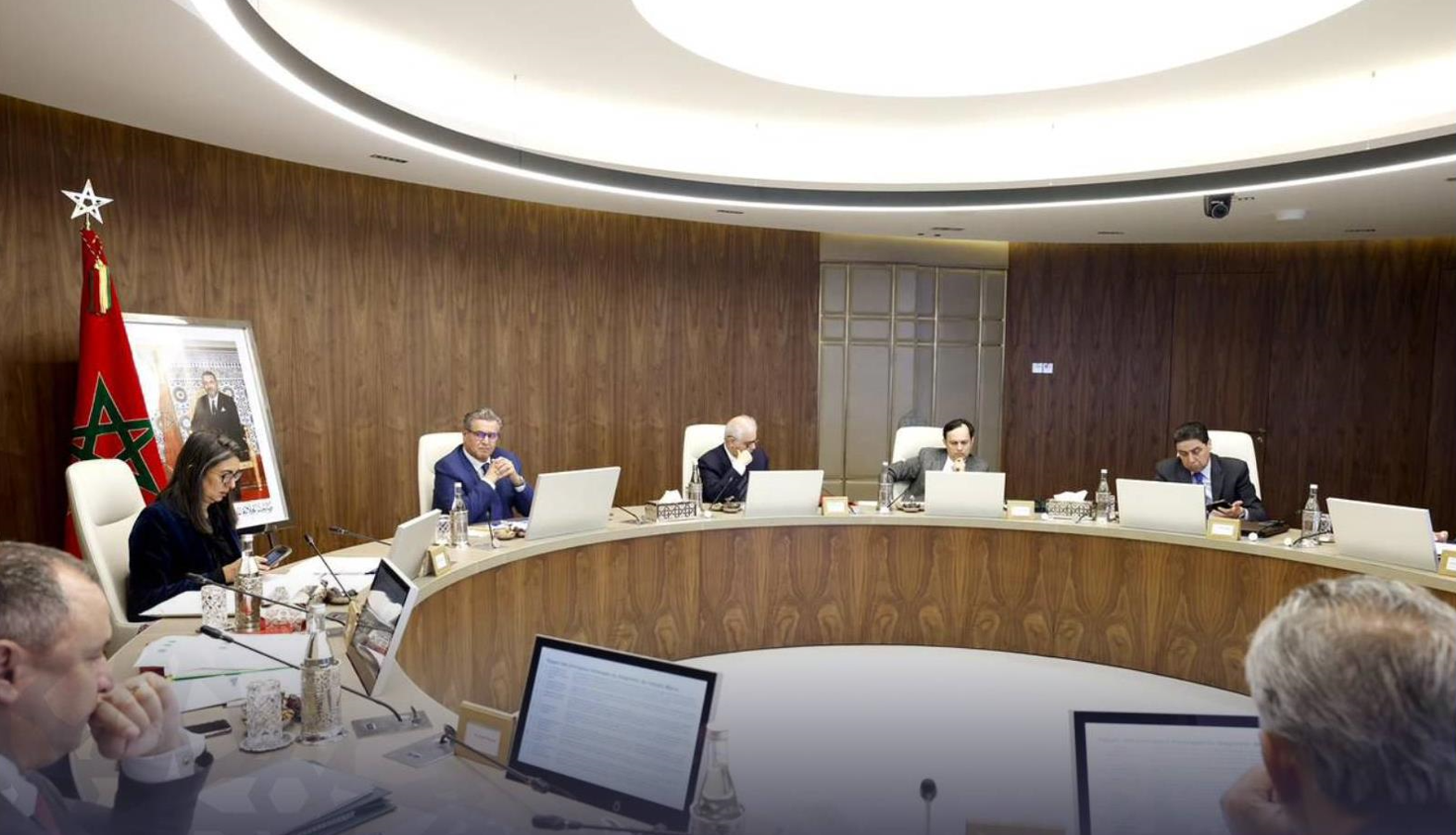 اللجنة الوطنية للاستثمار.. المصادقة على 56 مشروعا استثماريا بقيمة 134 مليار درهم