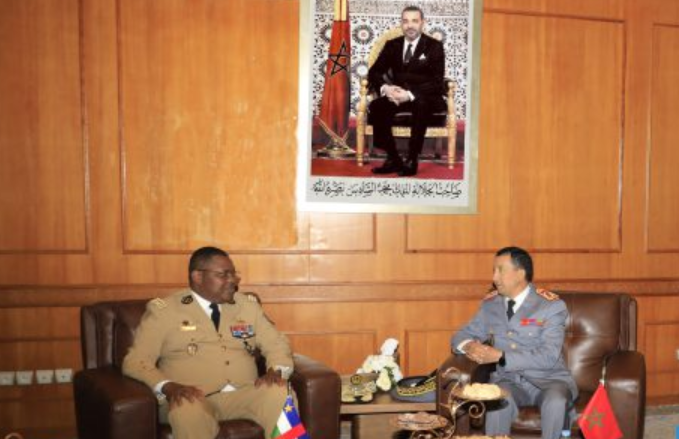 الفريق أول المفتش العام للقوات المسلحة الملكية والسيد لوديي يستقبلان رئيس أركان القوات المسلحة بجمهورية إفريقيا الوسطى