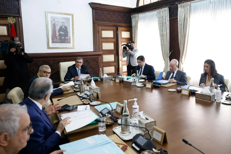 مجلس الحكومة يصادق على مشروع مرسوم بشأن تحديد مدارات الحماية حول منشآت جلب الماء للتغذية العمومية