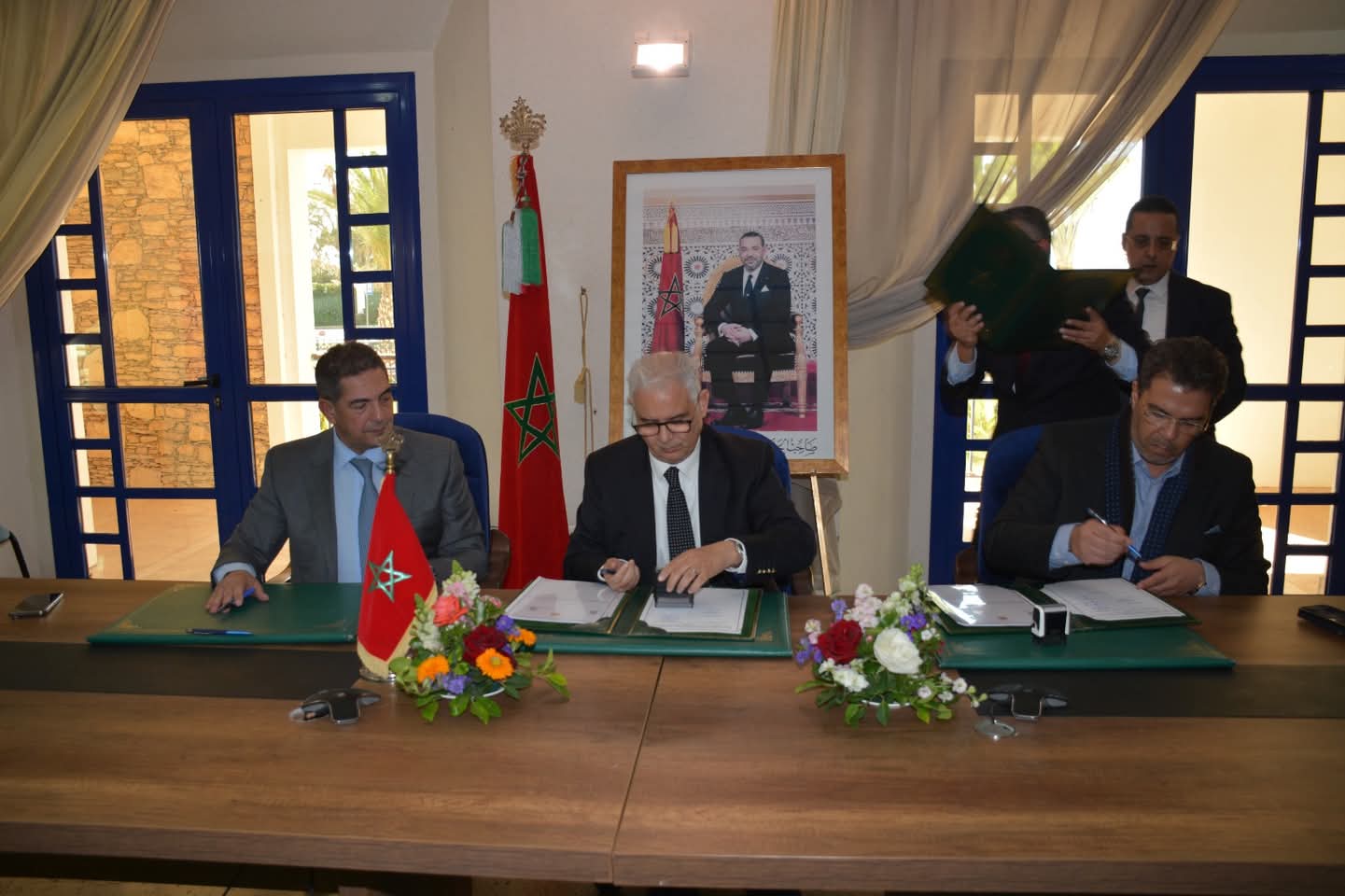 أشنكلي رئيس جهة سوس ماسة يوقع اتفاقية شراكة لتنفيذ المشاريع الطرقية لتأهيل البنية التحتية بجهة سوس