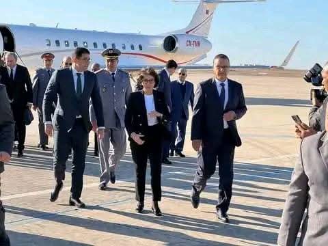 عامل اقليم بوجدور ابراهيم بن ابراهيم يستقبل بالعيون وزيرة الثقافة الفرنسية رشيدة داتي