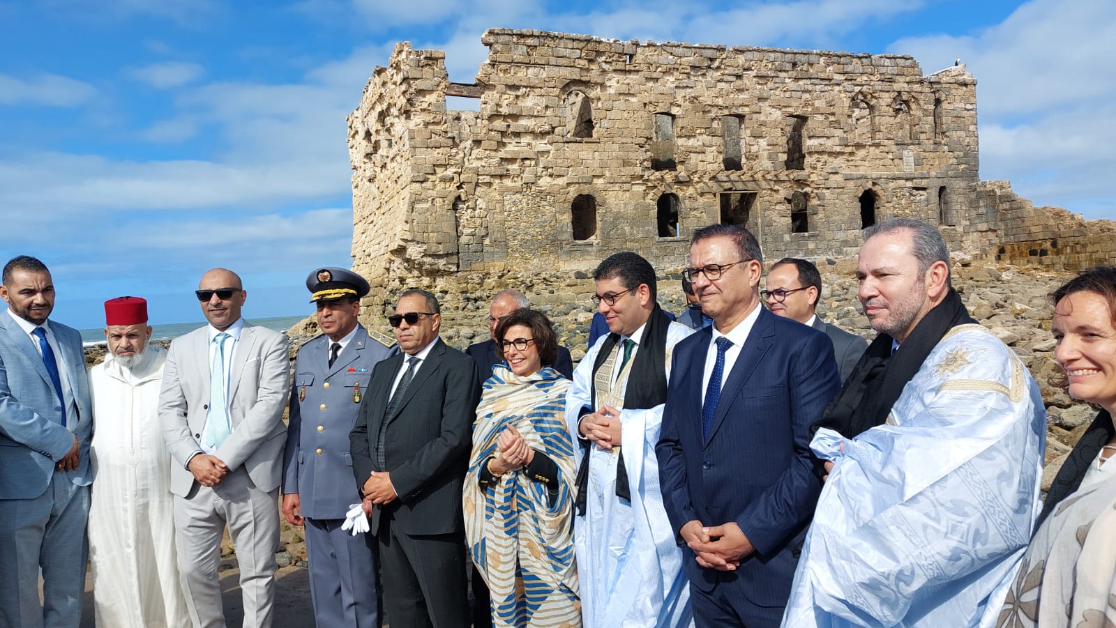 الوزيرة الفرنسية رشيدة داتي تلتحف الملحفة وتؤكد موقف باريس بدعم مغربية الصحراء