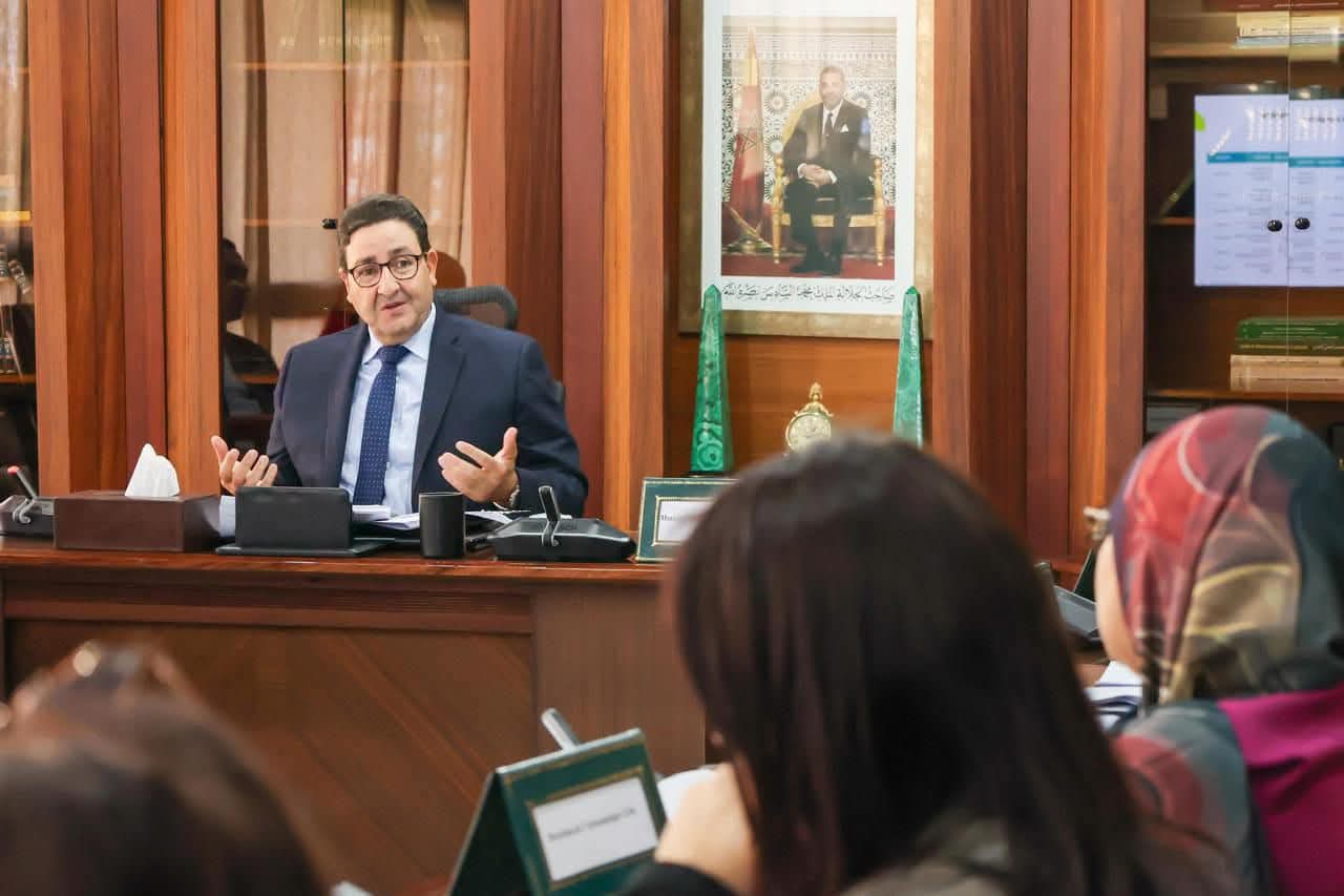 عبد الصمد قيوح وزير النقل واللوجيستيك يعقد اجتماعا موسعا مع مسؤولين عن مجموعة من مكاتب الاستشارات والدراسات