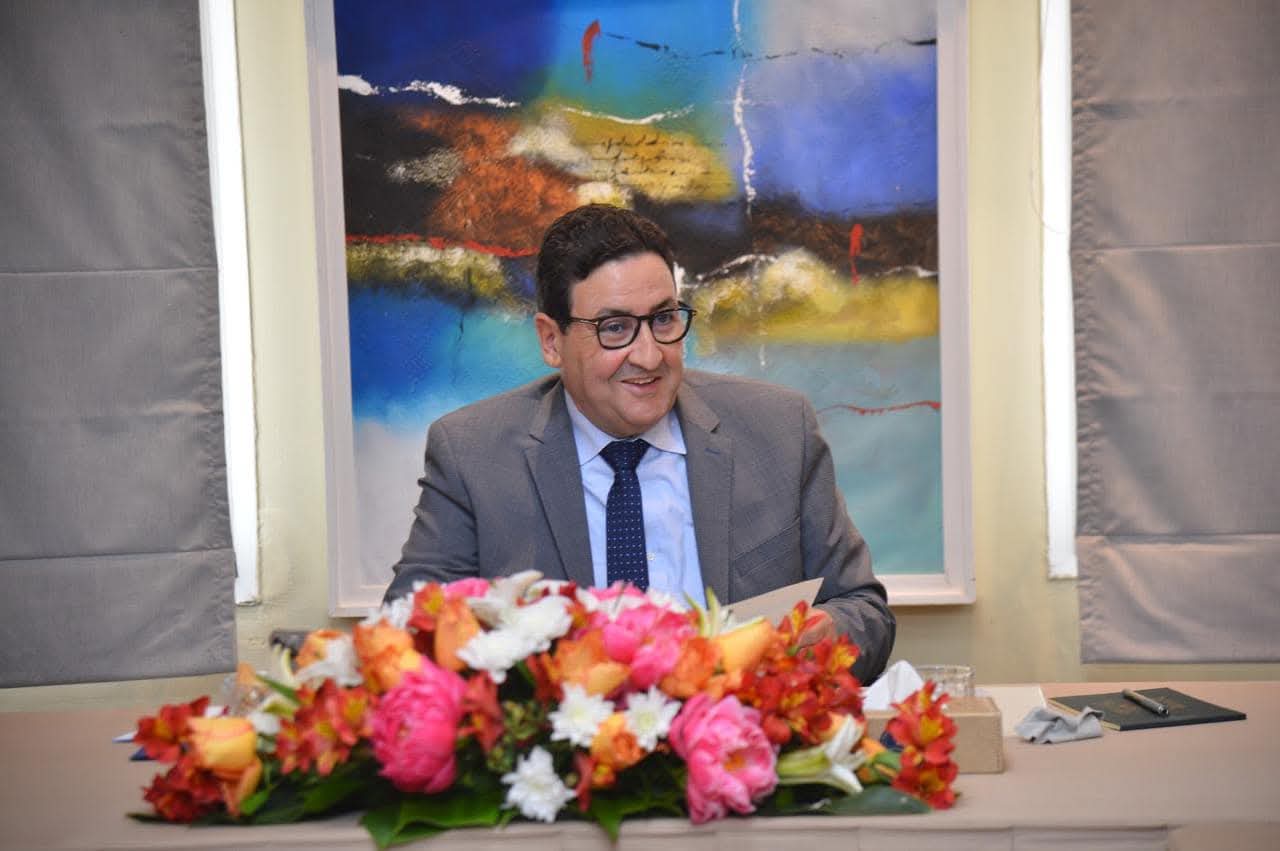 عبدالصمد قيوح وزير النقل واللوجيستيك يعقد اجتماعا مع مهنيي النقل الطرقي العمومي للمسافرين