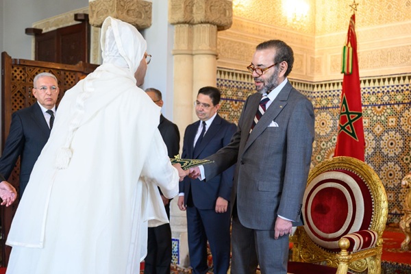 جلالة الملك يعين عددا من السفراء الجدد