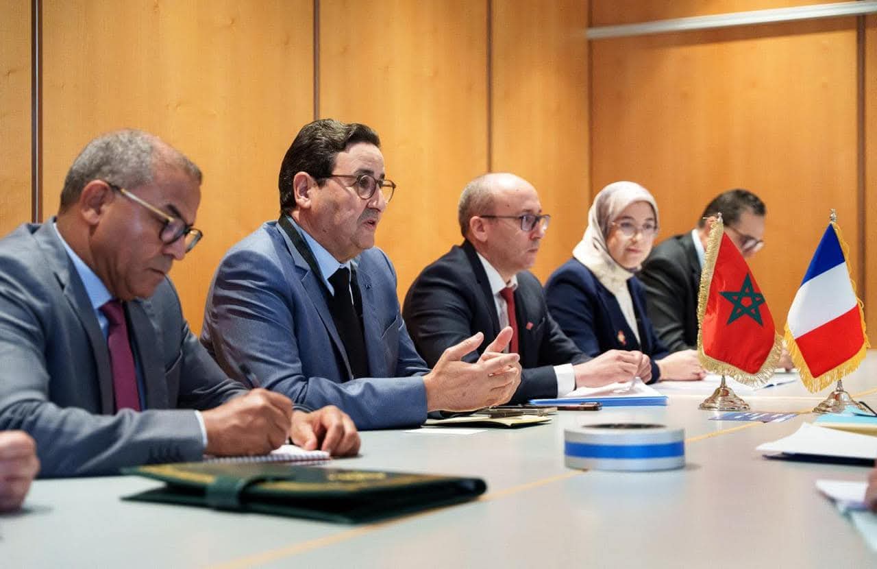 الوزير قيوح يعقد لقاء عمل مع وزير النقل الفرنسي فيليب طبارو