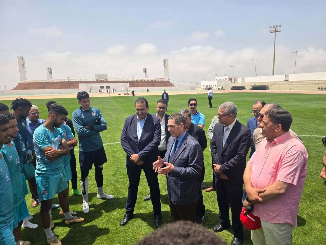 سعيد أمزازي يزور تداريب حسنية أكادير لدعم الفريق استعدادا للمباراة المصيرية