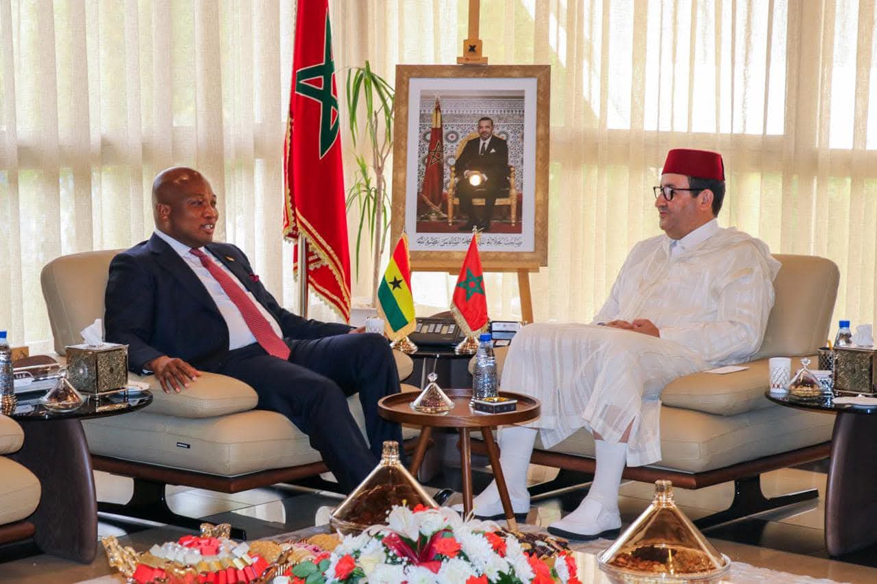 عبدالصمد قيوح وزير النقل واللوجيستيك يستقبل ، وزير الشؤون الخارجية الغاني صامويل أوكودزيتو أبلاكوا 