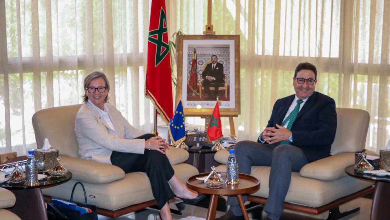 قيوح وزير النقل واللوجيستيك يستقبل سفيرة الاتحاد الأوروبي بالمغرب لتدارس العلاقات الثنائية. 