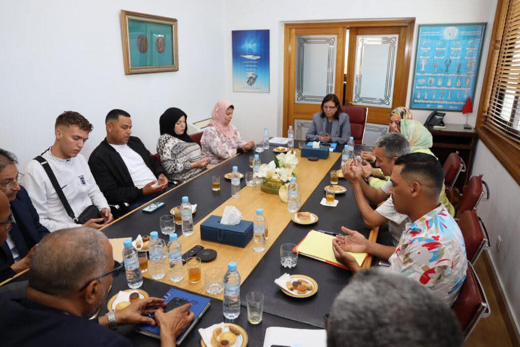 الوزيرة الدريوش تستقبل أسر المفقودين في مركب بنجلون وتؤكد لهم عنايتها الخاصة لملفهم  