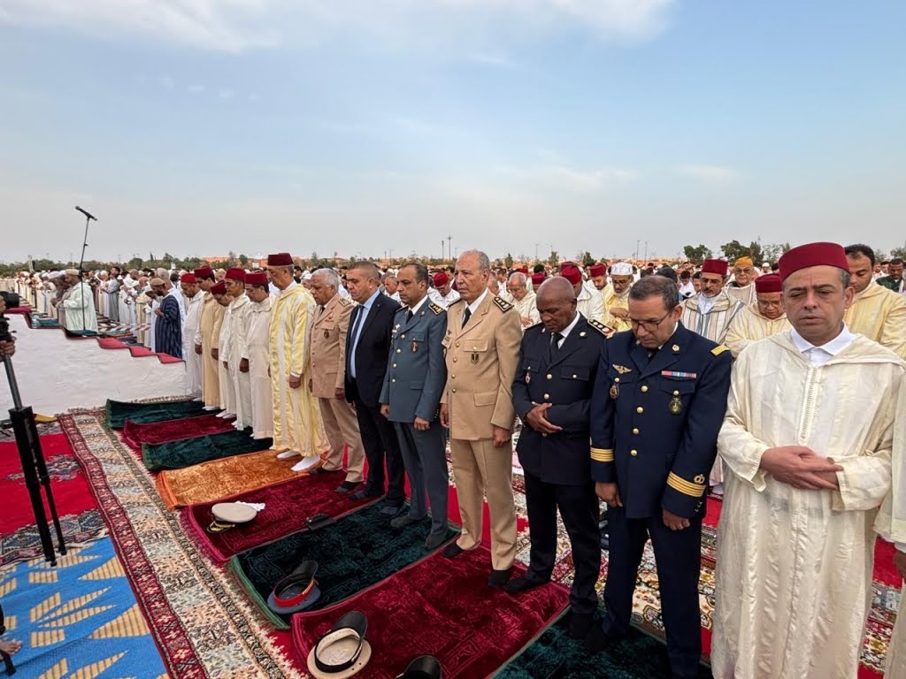 الوالي فريد شوراق يؤدي صلاة عيد الأضحى في أجواء روحانية وتنظيم محكم