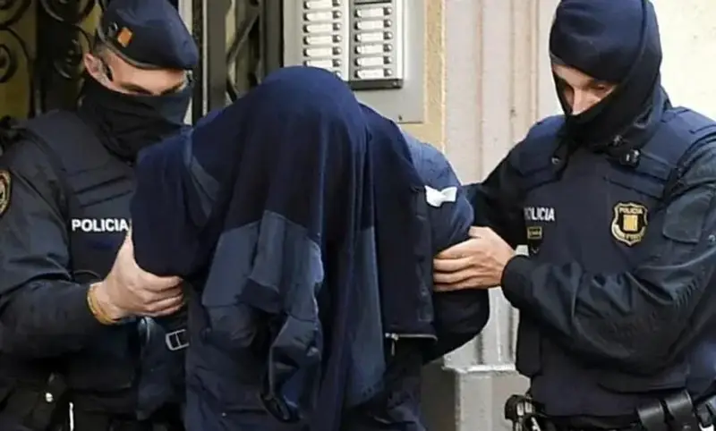 من مخيمات تندوف إلى إقليم الباسك: السلطات الامنية الإسبانية تعتقل عنصرين من البوليساريو بتهم الإرهاب