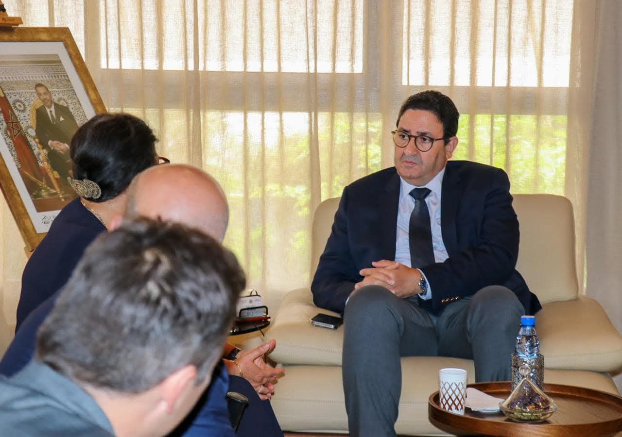 قيوح وزير النقل واللوجيستيك يعقد لقاء رسمي مع ماريا حارتي، المديرة العامة لشركة La Méridionale، والسيد فريدريك مالفيال، المدير العام لشركة CMA-CGM المغرب