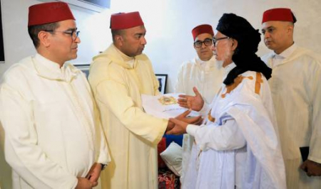 العيون .. تسليم هبة ملكية لشرفاء زاوية الشيخ محمد الأغظف بن الشيخ ماء العينين