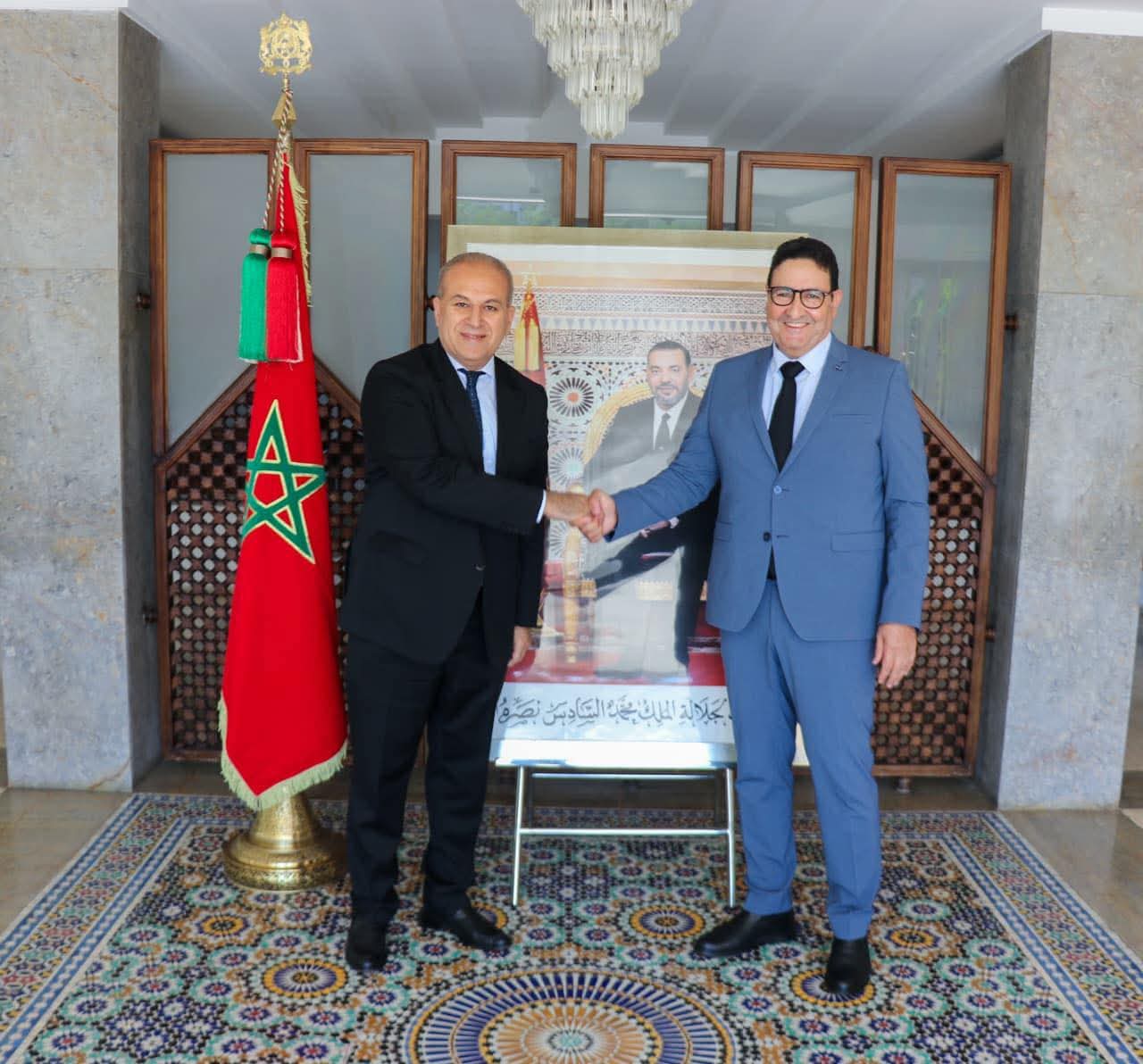 عبدالصمد قيوح وزير النقل واللوجيستيك يستقبل أحمد نهـاد عبد اللطيف، سفير جمهورية مصر العربية بالمملكة المغربية
