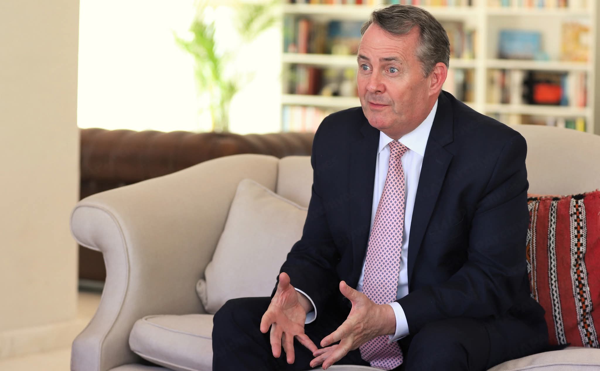 السير ليام فوكس يشيد بوجاهة واتساق الاستراتيجية التي ينهجها المغرب لتنمية أقاليمه الجنوبية