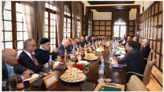 مستشاري الملك يجتمعون بزعماء الأحزاب السياسية لتحيين وتفصيل مبادرة الحكم الذاتي