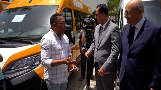 الوالي يونس التازي يشرف على تسليم حافلات للنقل المدرسي ولجمعيات المجتمع المدني