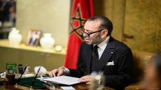 Sa Majesté le Roi Mohammed VI, que Dieu L’assiste, préside au Palais Royal de Casablanca une réunion de travail consacrée au nouveau complexe portuaire et industriel de Nador West Med. 28012026-Casablanca