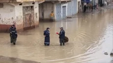 القصر الكبير .. الجهود متواصلة لحماية الأحياء السكنية المهددة بالفيضانات نتيجة ارتفاع منسوب وادي اللوكوس