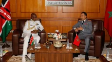 المفتش العام للقوات المسلحة الملكية يتباحث مع رئيس أركان قوات الدفاع الكينية