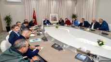 البواري وزير الفلاحة  يلتقي الفلاحين المتضررين من الفيضانات بحوض اللوكوس ويعد بدعم مباشر تعويضات.