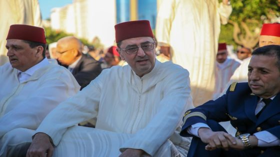 الوالي يونس التازي يؤدي صلاة عيد الأضحى بمسجد السوريين بطنجة.