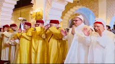 أمير المؤمنين يؤدي صلاة عيد الأضحى المبارك بمسجد أهل فاس بالرباط ويتقبل التهاني بهذه المناسبة السعيدة