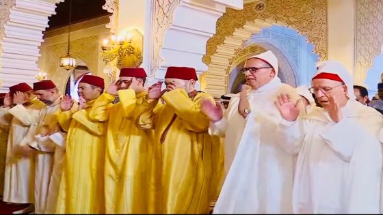 أمير المؤمنين يؤدي صلاة عيد الأضحى المبارك بمسجد أهل فاس بالرباط ويتقبل التهاني بهذه المناسبة السعيدة