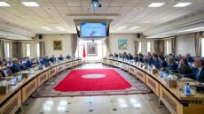 وزير الداخلية يعقد اجتماعا مع قادة ومسؤولي الأحزاب السياسية