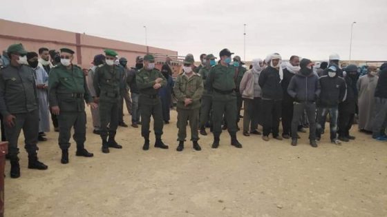 ساكنة مخيمات الوحدة ببوجدور تستفيد من حصص التموين بشكل منتظم تحت إشراف السلطات المحلية والمسؤول عن المواد اللوجستيكية والتموين