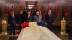 الوزير الأول الفرنسي يزور ضريح محمد الخامس
