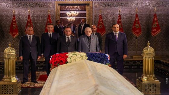 الوزير الأول الفرنسي يزور ضريح محمد الخامس