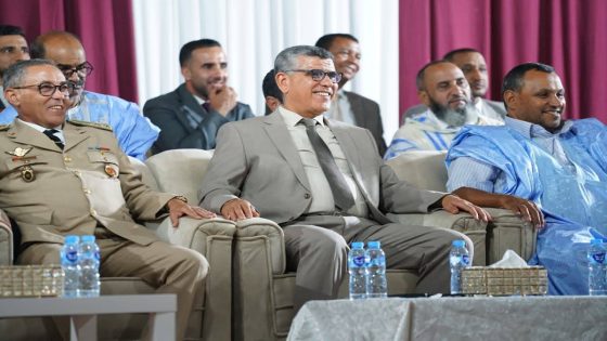 السمارة تتوهّج في عيد الوحدة: آلاف المواطنين يواكبون كرنفالاً وطنياً يجمع أصالة التراث الصحراوي وتنوع الفنون المغربية